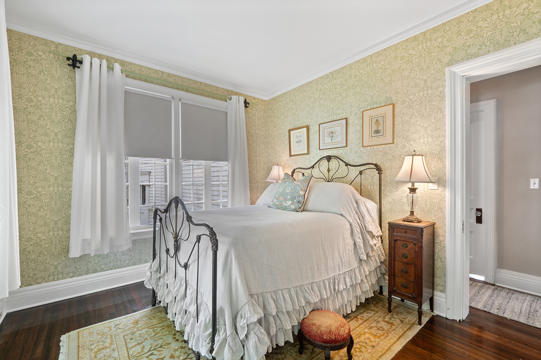 A Graceful 19th Century Manor In Old Lyme Looks For 2 4m 62