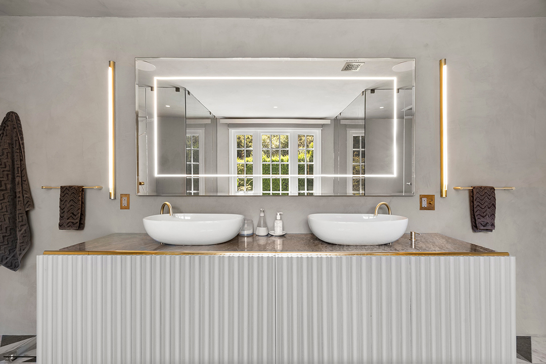 Zoe Saldanas Traditional Beverly Hills Home With Fashion Forward Interiors Asks 16 5m T