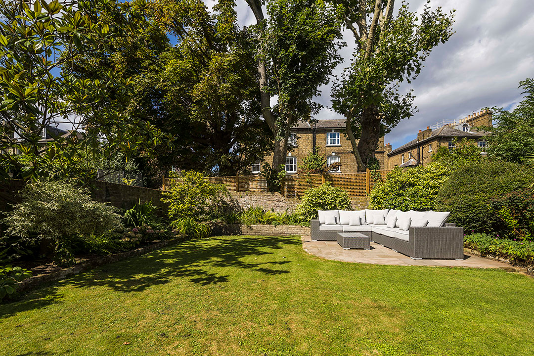 Richard Burton Home Lyndhurst Road Garden 1