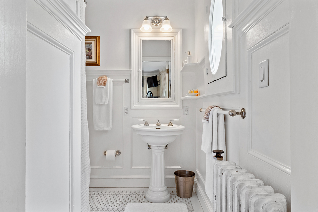 A Graceful 19th Century Manor In Old Lyme Looks For 2 4m 55