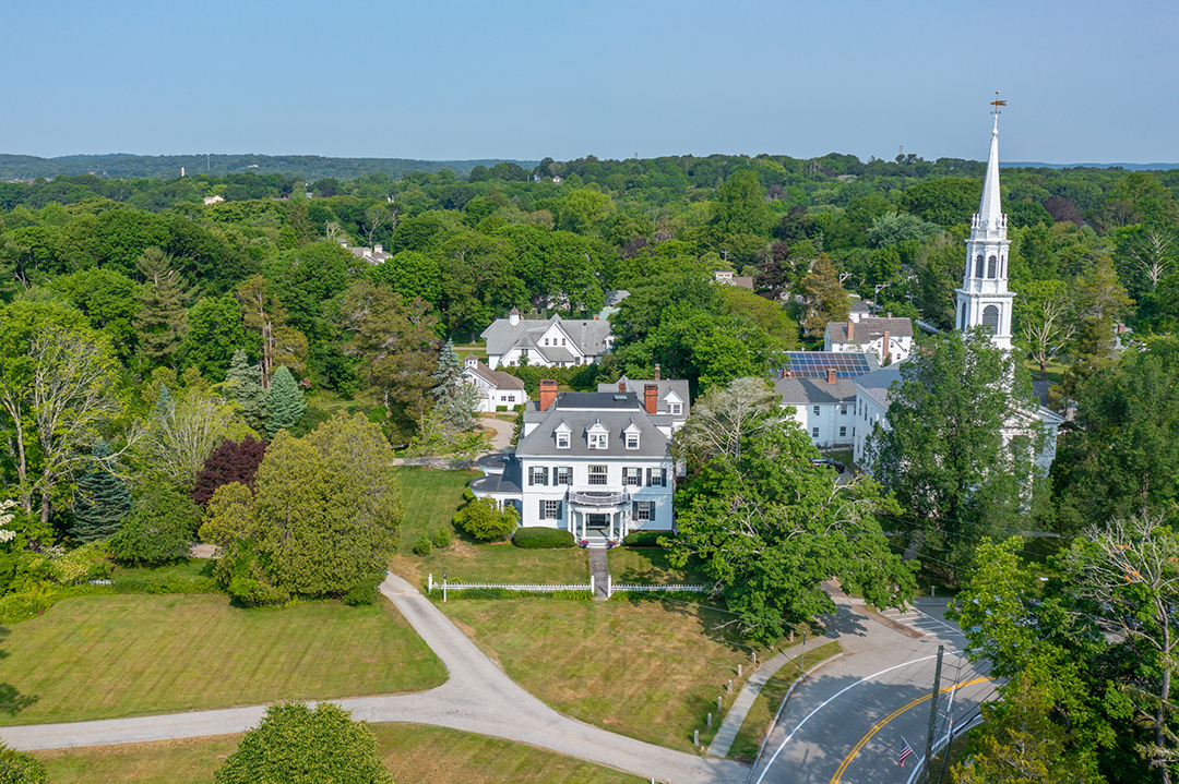 A Graceful 19th Century Manor In Old Lyme Looks For 2 4m 2