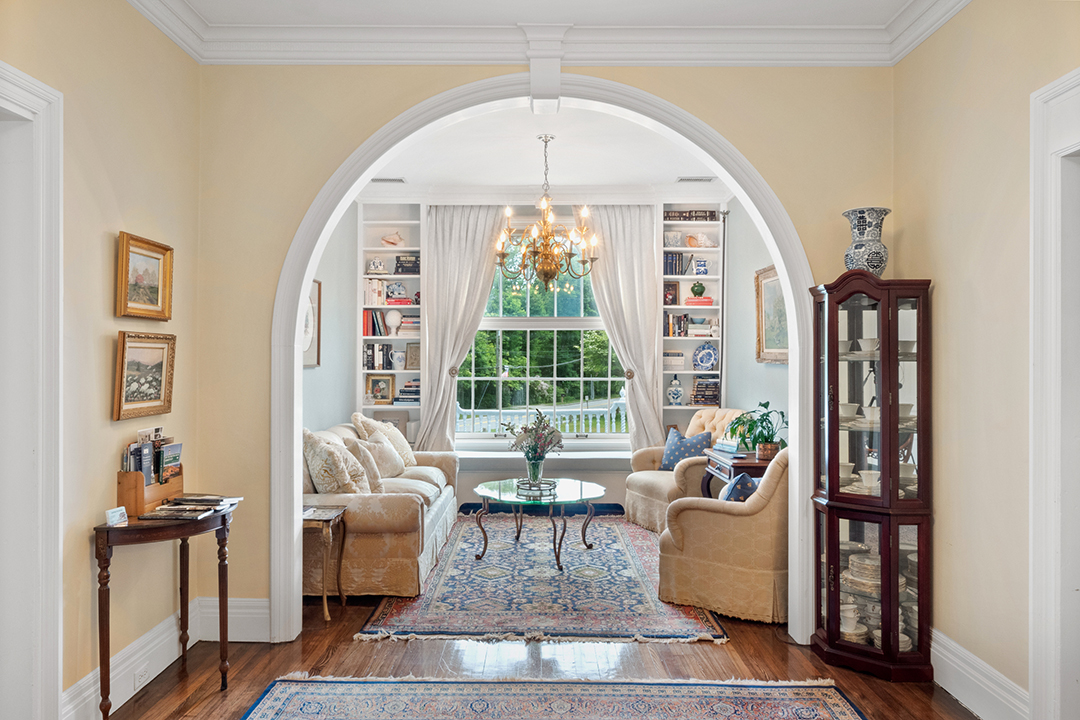 A Graceful 19th Century Manor In Old Lyme Looks For 2 4m 42