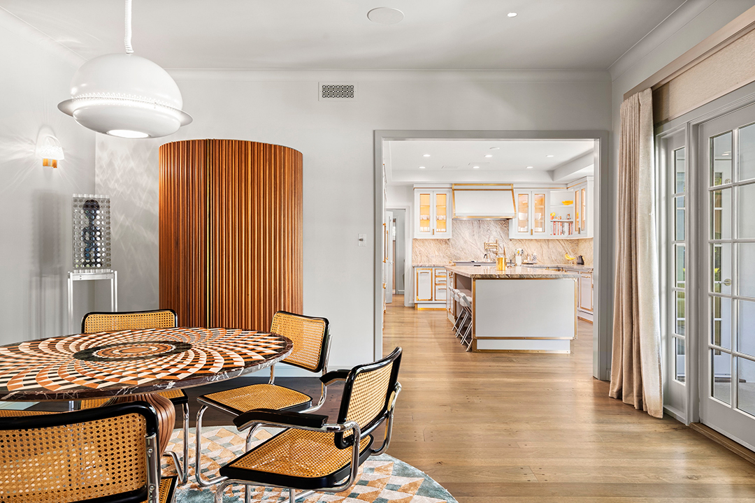 Zoe Saldanas Traditional Beverly Hills Home With Fashion Forward Interiors Asks 16 5m G