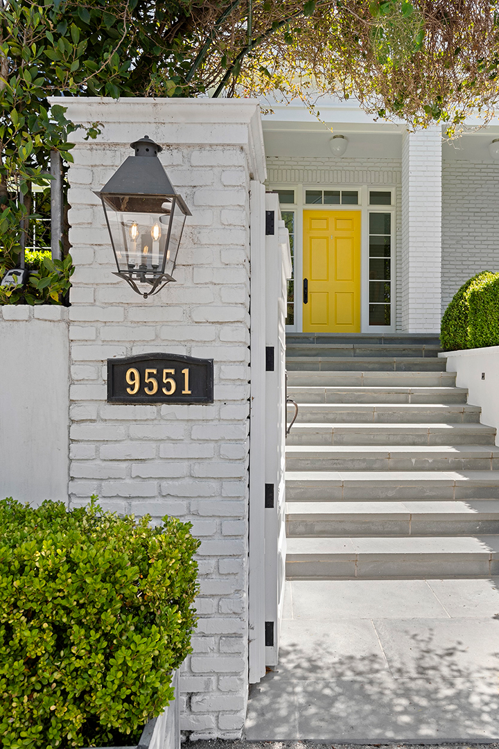 Zoe Saldanas Traditional Beverly Hills Home With Fashion Forward Interiors Asks 16 5m A