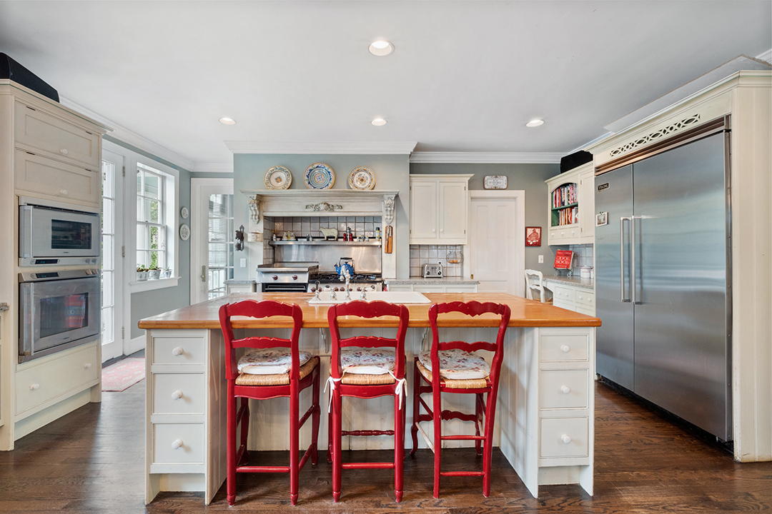 A Graceful 19th Century Manor In Old Lyme Looks For 2 4m 20