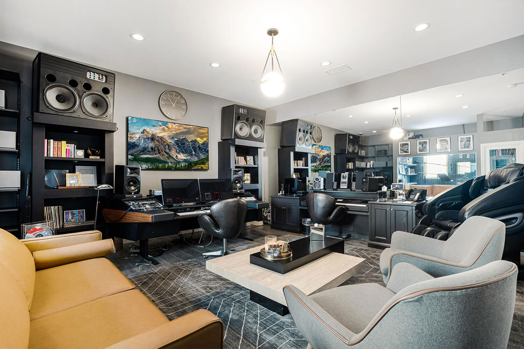 5 Paul Anka Sherwood Country Club Estate Lounge