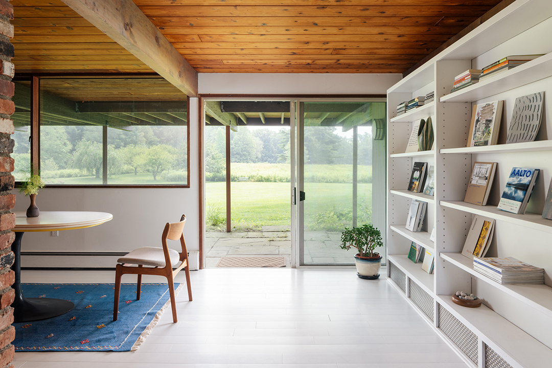 Gorgeous Carefully Renovated Midcentury Modern Is Up For Sale In Millbrook Ny R