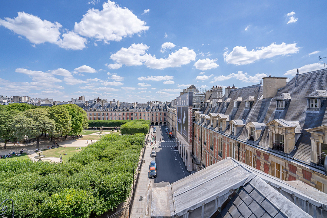 Tour A Dreamy Paris Listing That Could Become Someones Perfect Pied A Terre R