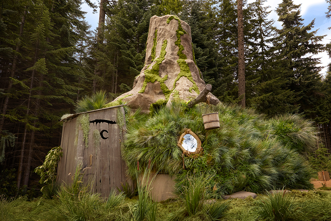 Shreks Swamp Is Available For A Free Once In A Lifetime Airbnb Getaway This October 03 Shrek Airbnb Outhouse Credit Alix Mcintosh