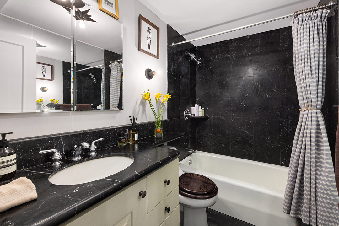 Celebrity Hairstylist Puts Colorful West Village Pad On The Market For 4 25m U