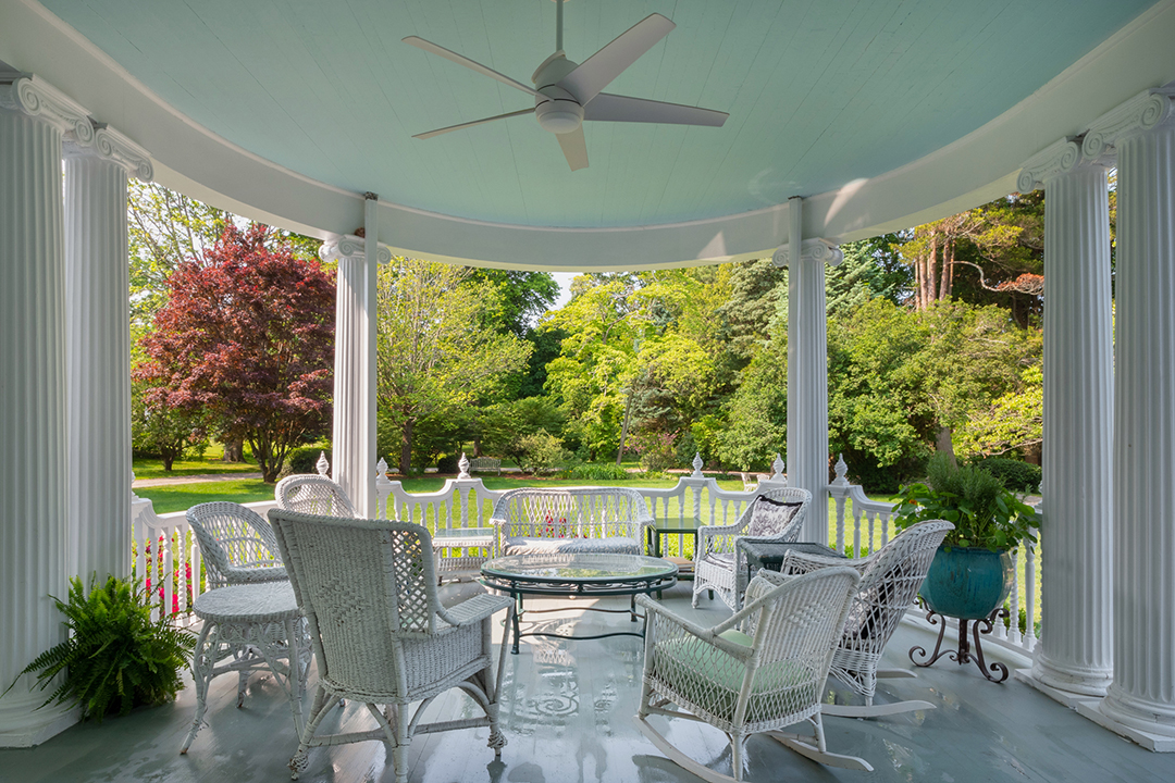 A Graceful 19th Century Manor In Old Lyme Looks For 2 4m 30
