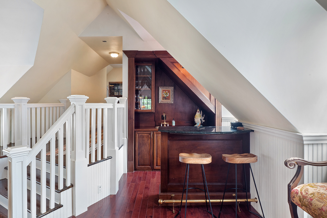 A Graceful 19th Century Manor In Old Lyme Looks For 2 4m 67