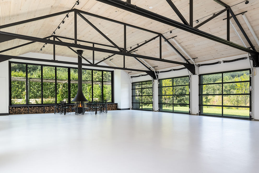 W Bedford Brook Hollow Farm Lists For 29 5m S