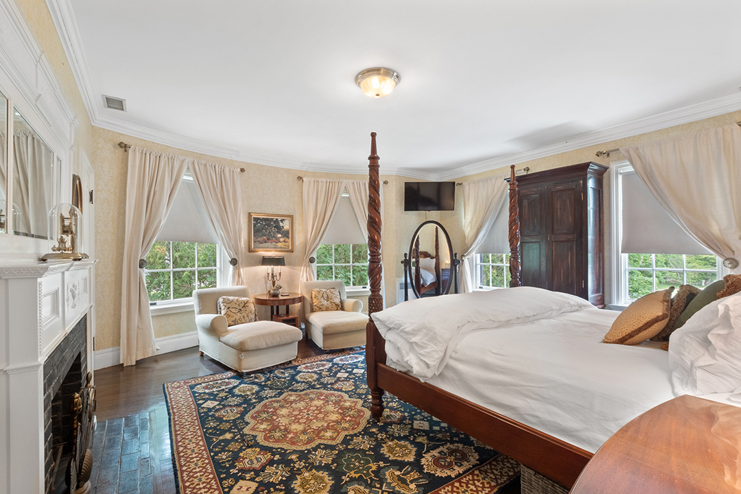 A Graceful 19th Century Manor In Old Lyme Looks For 2 4m 52