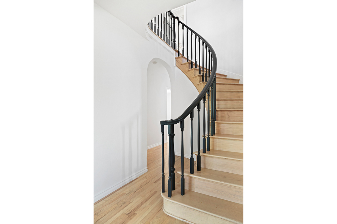 Actress Andie Macdowell Lists Storybook 1920s Tudor In Silverlake 35