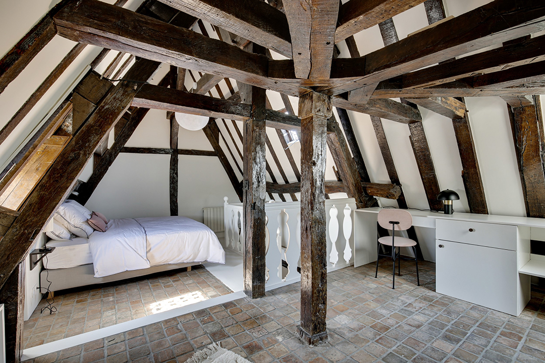 Tour A Dreamy Paris Listing That Could Become Someones Perfect Pied A Terre N