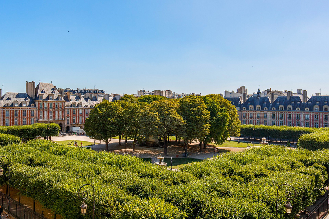 Tour A Dreamy Paris Listing That Could Become Someones Perfect Pied A Terre T