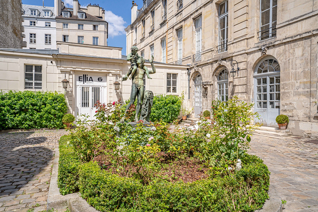 Tour A Dreamy Paris Listing That Could Become Someones Perfect Pied A Terre U