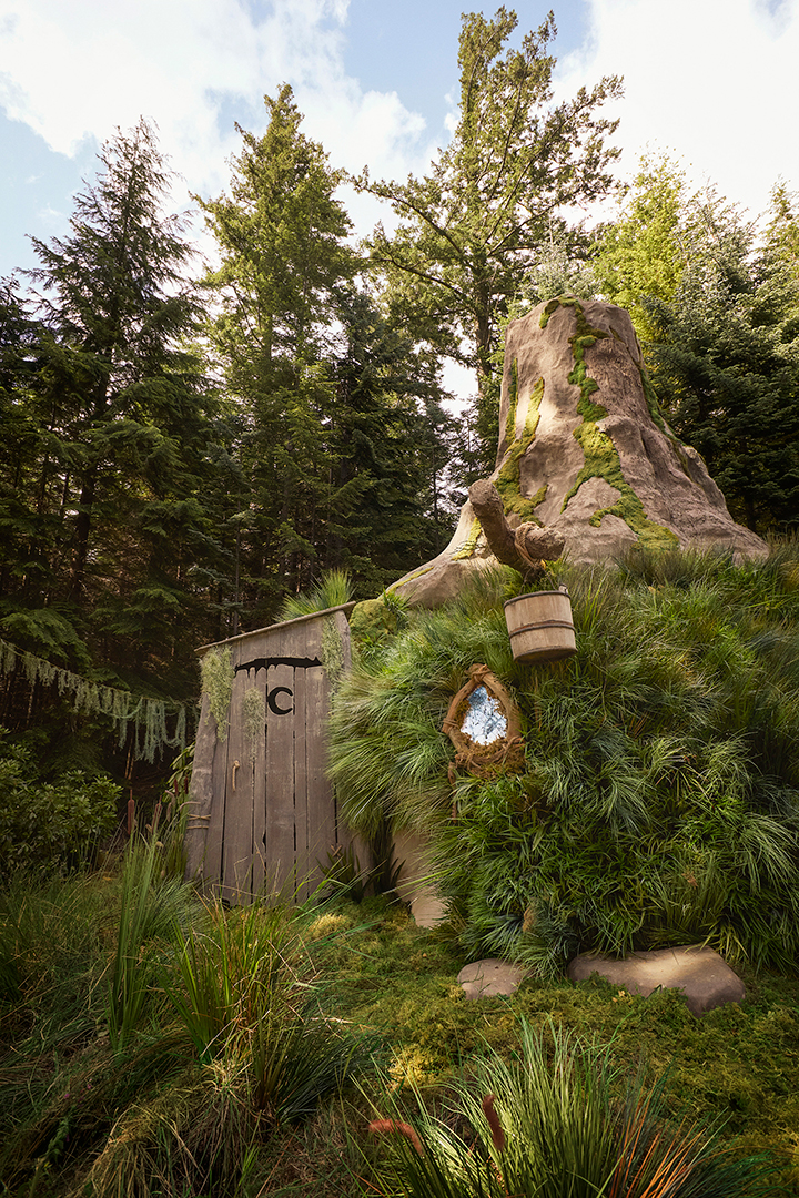 Shreks Swamp Is Available For A Free Once In A Lifetime Airbnb Getaway This October 04 Shrek Airbnb Outhouse Credit Alix Mcintosh