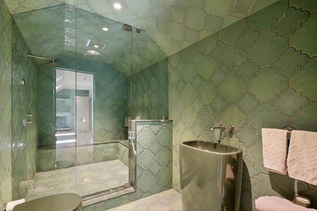 Zoe Saldanas Traditional Beverly Hills Home With Fashion Forward Interiors Asks 16 5m Y