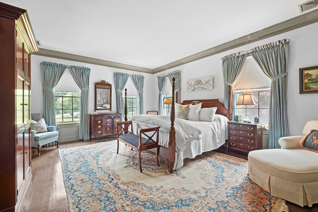 A Graceful 19th Century Manor In Old Lyme Looks For 2 4m 43