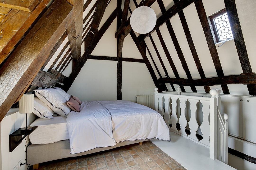 Tour A Dreamy Paris Listing That Could Become Someones Perfect Pied A Terre O