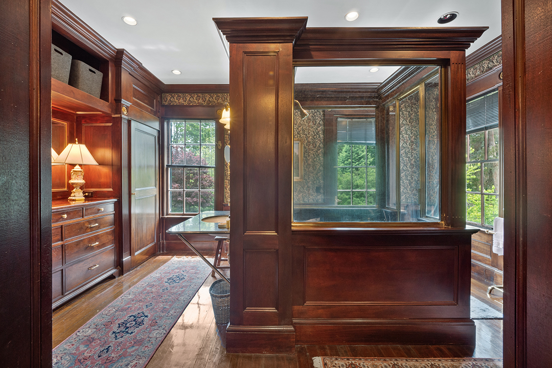 A Graceful 19th Century Manor In Old Lyme Looks For 2 4m 48