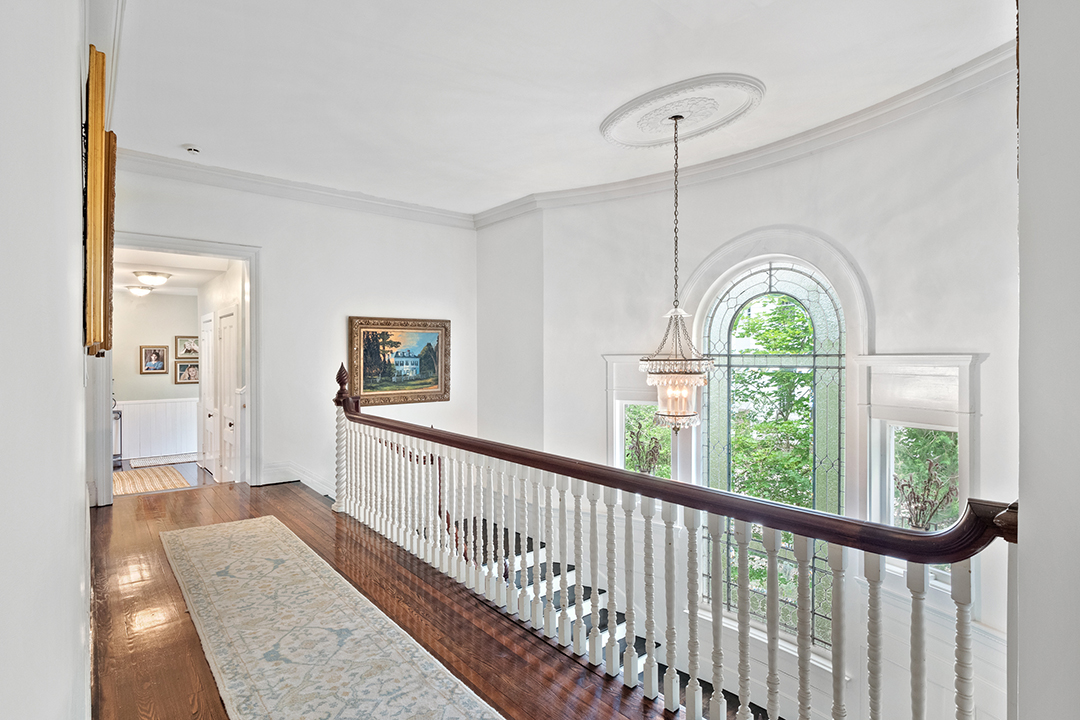 A Graceful 19th Century Manor In Old Lyme Looks For 2 4m 15