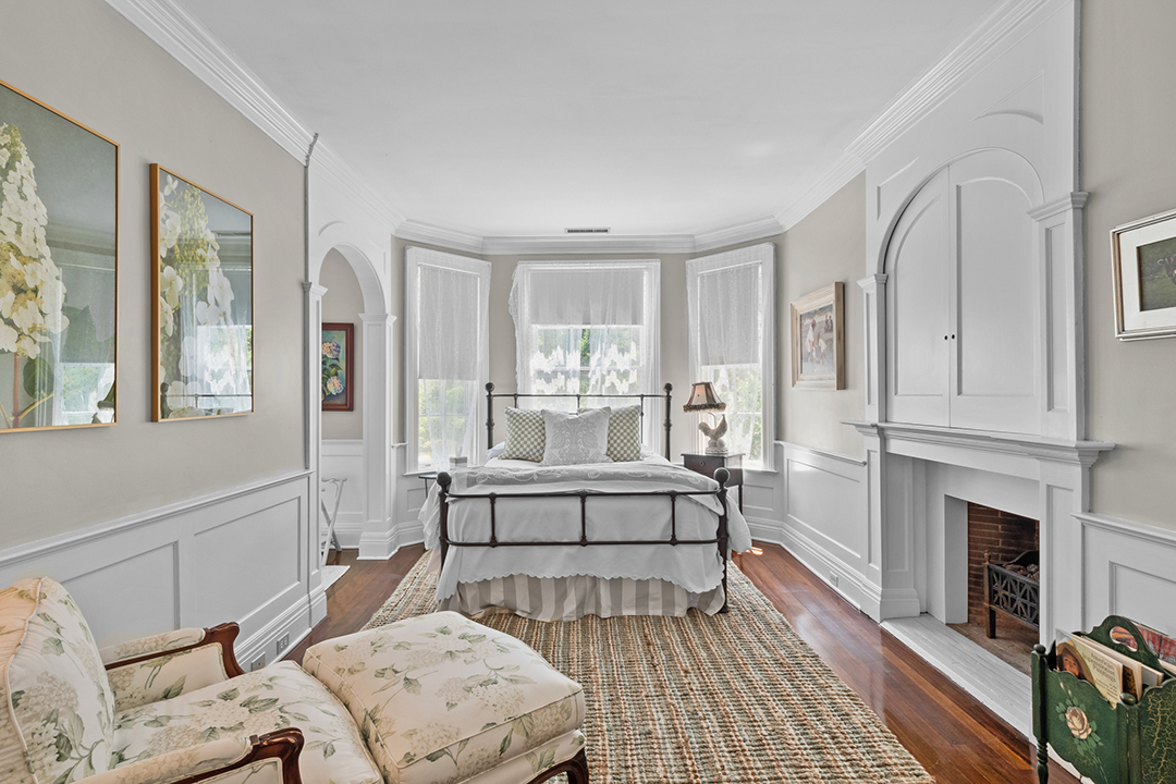 A Graceful 19th Century Manor In Old Lyme Looks For 2 4m 56