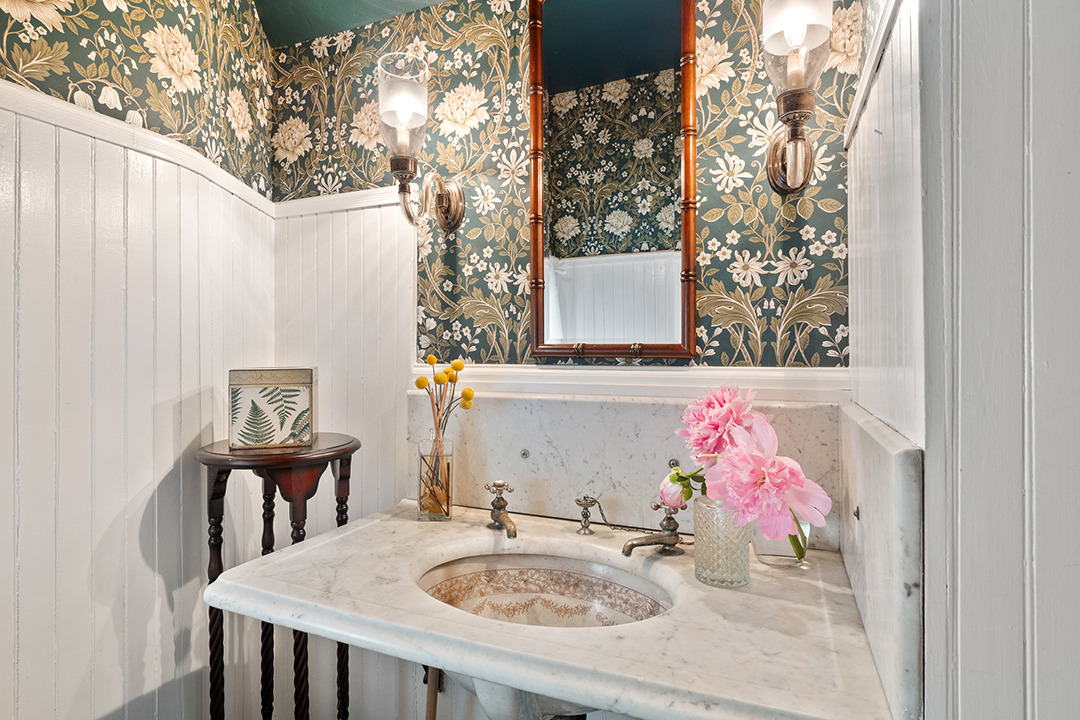 A Graceful 19th Century Manor In Old Lyme Looks For 2 4m 25