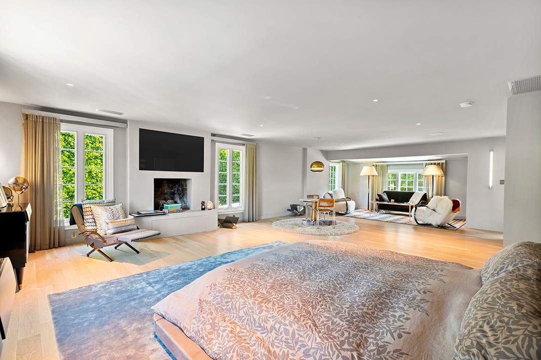 Zoe Saldanas Traditional Beverly Hills Home With Fashion Forward Interiors Asks 16 5m R