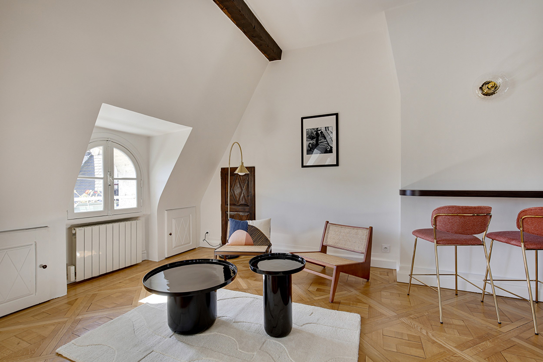Tour A Dreamy Paris Listing That Could Become Someones Perfect Pied A Terre C