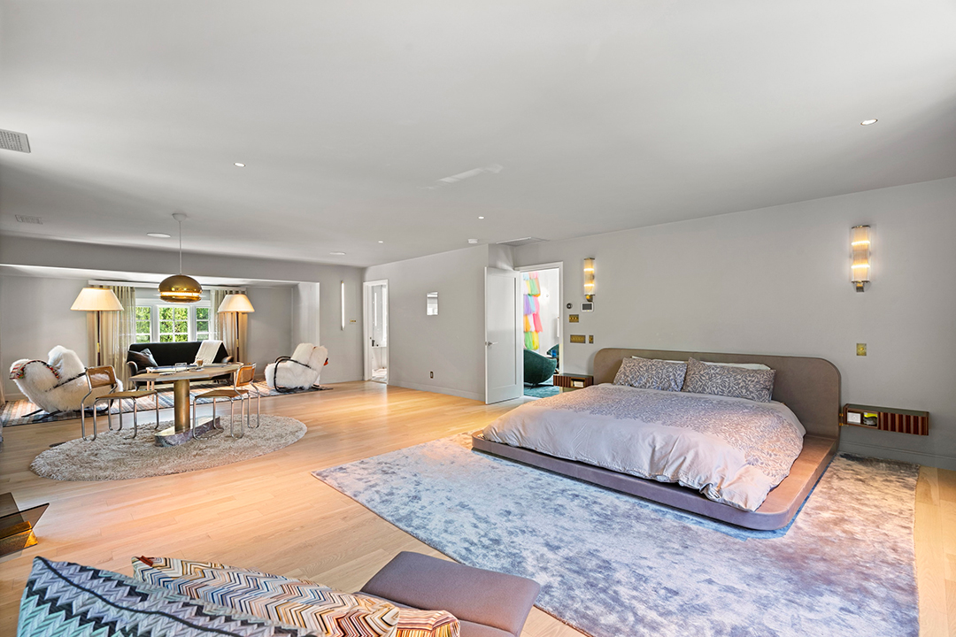 Zoe Saldanas Traditional Beverly Hills Home With Fashion Forward Interiors Asks 16 5m S