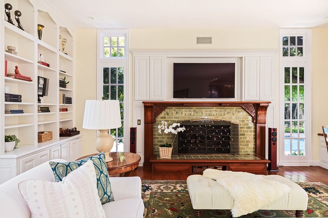 Musician Jackson Browne And Late Snl Writer John Bowman Both Once Called This L A Residence Home 7 Web Or Mls 226 Palisades 77