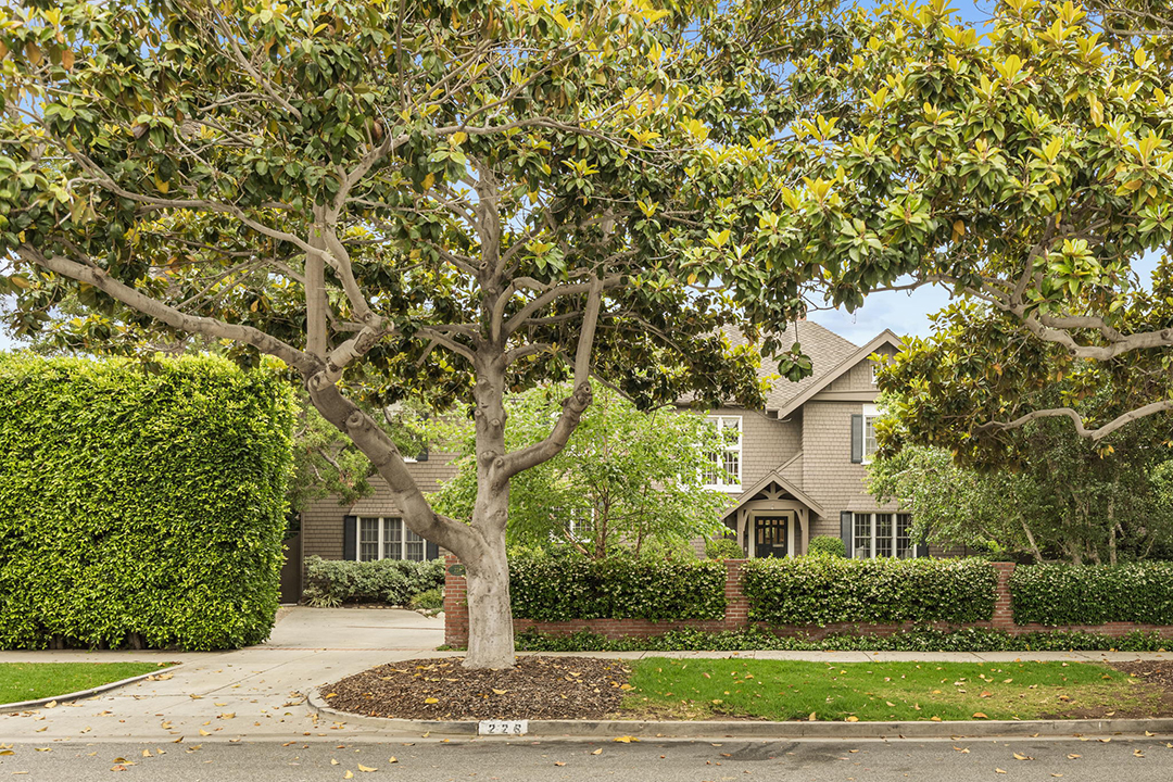 Musician Jackson Browne And Late Snl Writer John Bowman Both Once Called This L A Residence Home 1 Web Or Mls 226 Palisades Ave 100