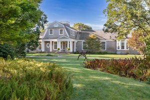 8 Beyonce Marthas Vineyard Main House
