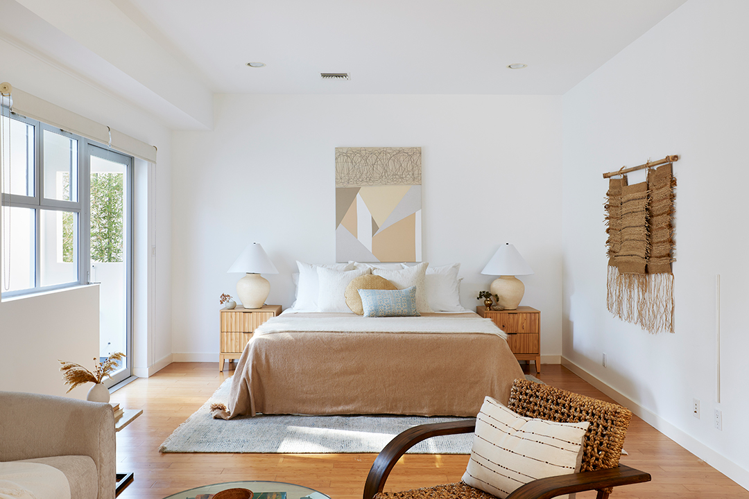 Yellowstone Actress Jen Landon Lists Her Artsy Minimalist Style Cali Spread V