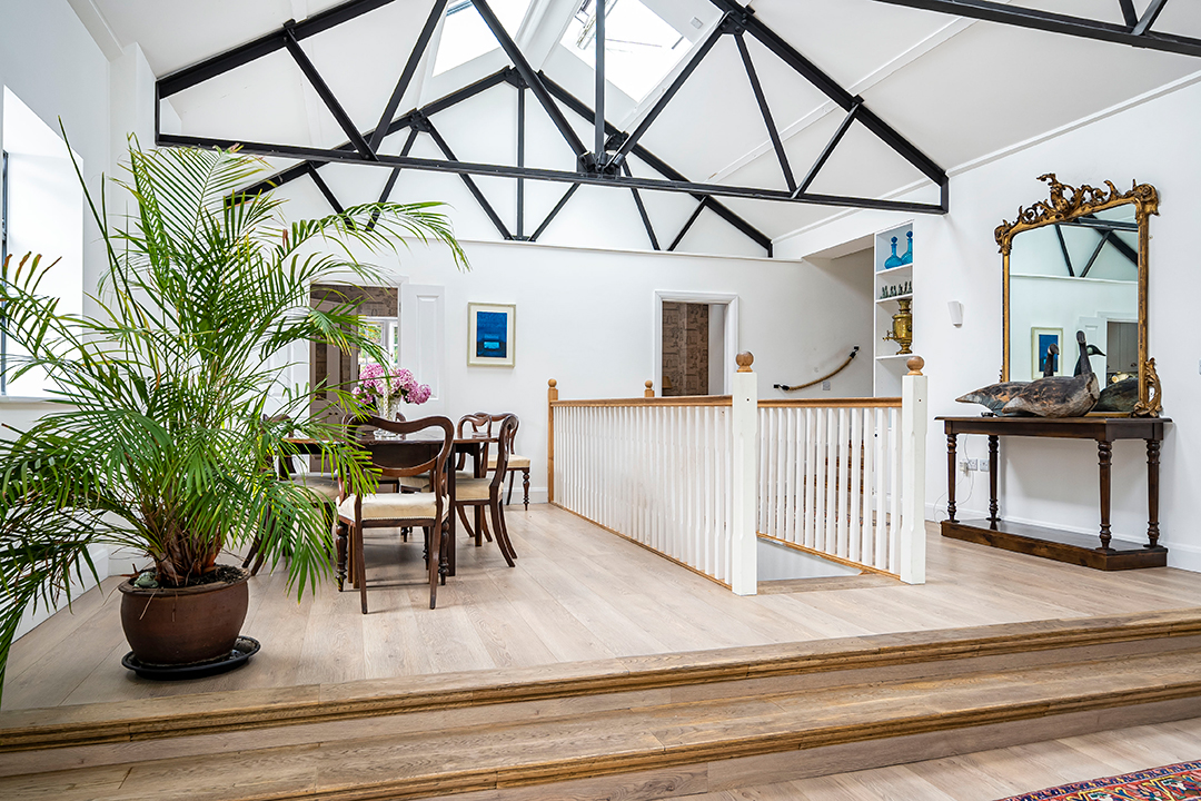 Historic London Ferry House Perched On The River Thames Looks For 2m Receptionroomferryhousesunburydexters2