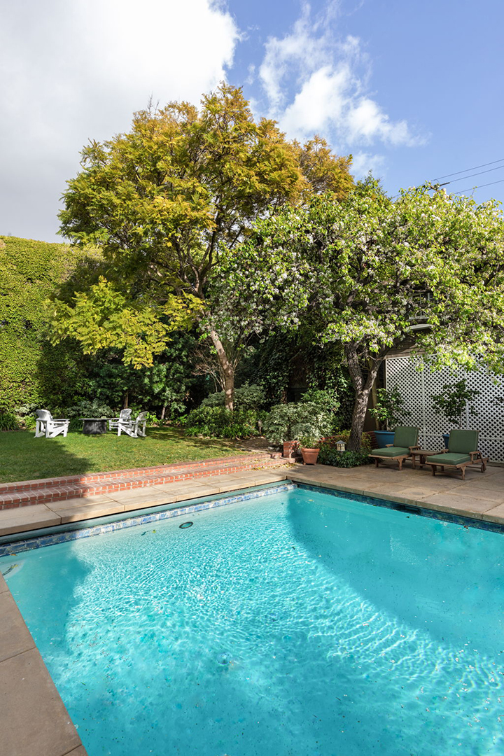 Musician Jackson Browne And Late Snl Writer John Bowman Both Once Called This L A Residence Home 69 Web Or Mls 226 Palisades 74