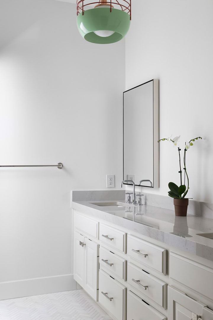 33 Warren Skaaren Austin Bathroom