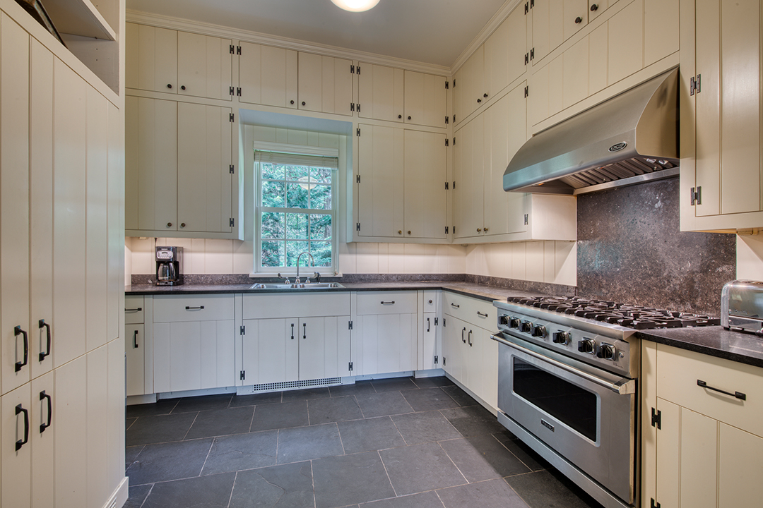 Late Architect And Designer Thierry Desponts Southampton Estate Asks 20m 320 Majors Path Southampton Kitchen