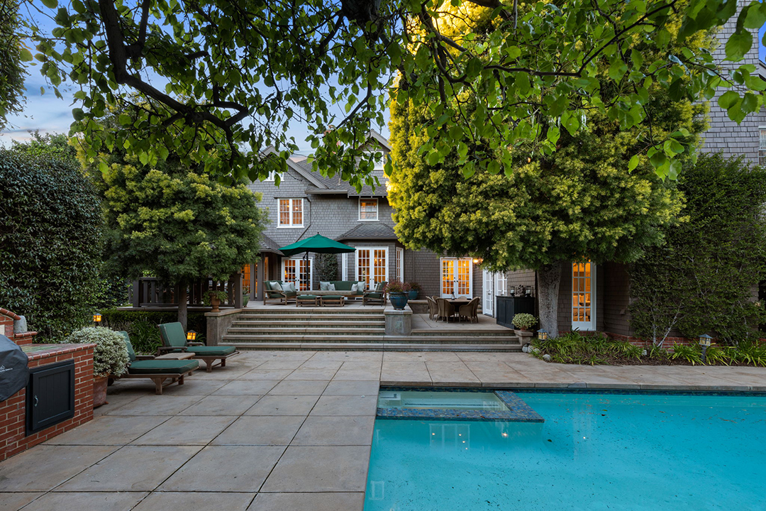 Musician Jackson Browne And Late Snl Writer John Bowman Both Once Called This L A Residence Home 7 Web Or Mls Palisades Twilight 2