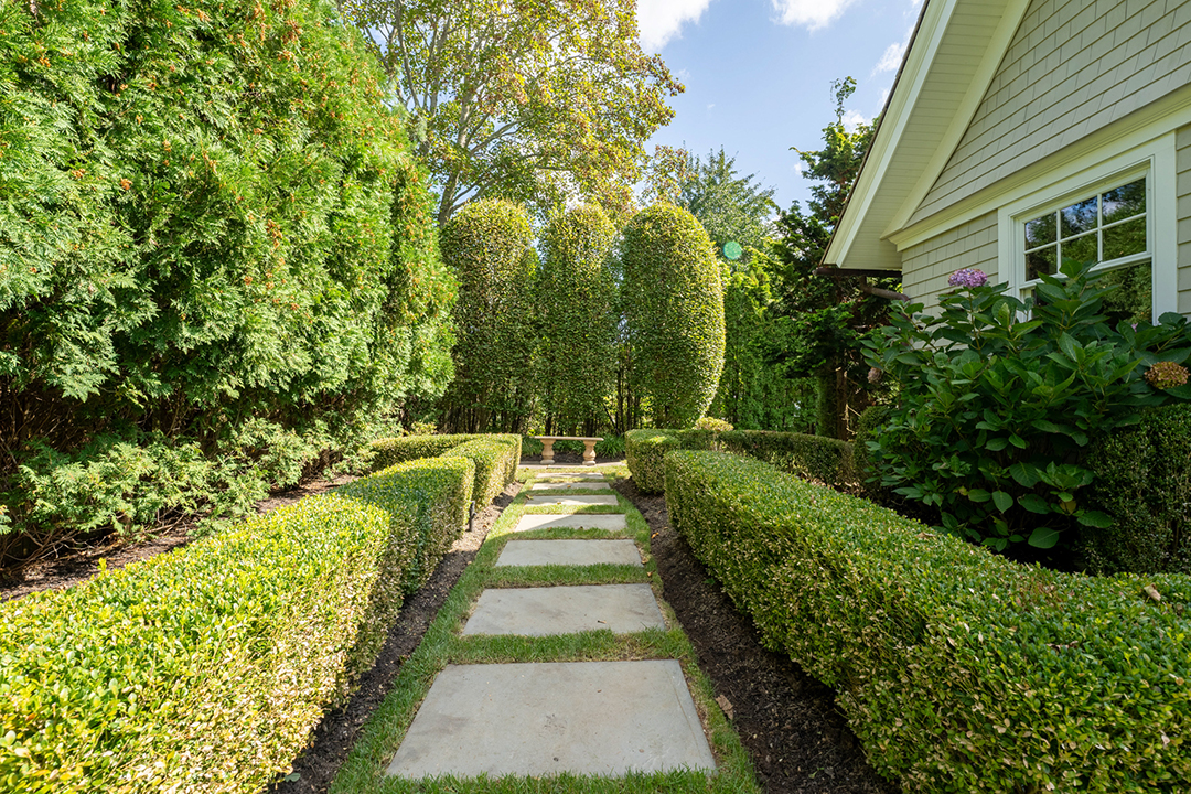 A Hamptons Home With New England Charm Asks 7 75m Ww