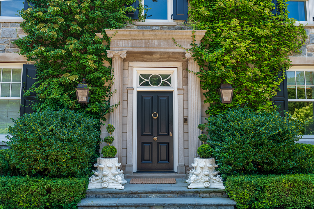 James Gagliardi Tour A 58m Georgian Colonial On The Water In Greenwich B
