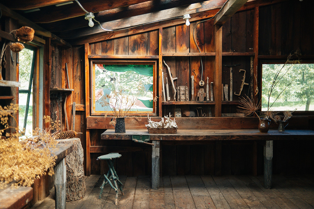 British Artists Gary Hume And Georgie Hopton List Lovely Upstate New York Compound 057