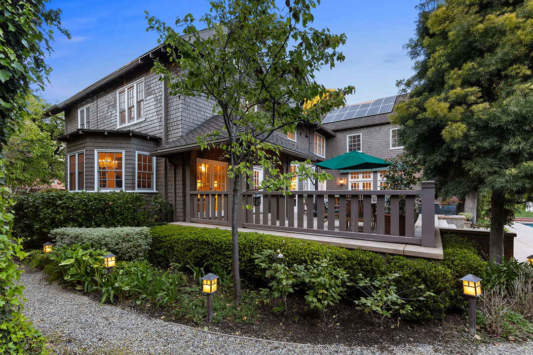 Musician Jackson Browne And Late Snl Writer John Bowman Both Once Called This L A Residence Home 5 Web Or Mls Palisades Twilight 3