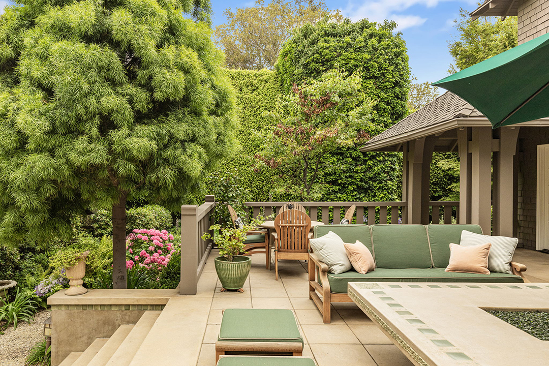 Musician Jackson Browne And Late Snl Writer John Bowman Both Once Called This L A Residence Home 22 Web Or Mls 226 Palisades Ave 15