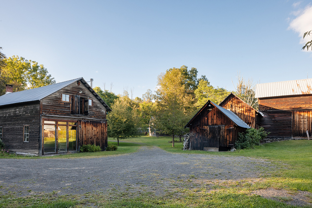 British Artists Gary Hume And Georgie Hopton List Lovely Upstate New York Compound 008