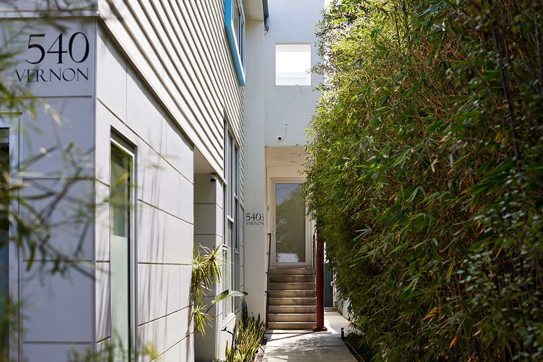 Yellowstone Actress Jen Landon Lists Her Artsy Minimalist Style Cali Spread C