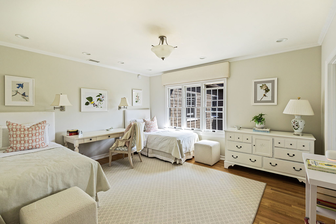 Musician Jackson Browne And Late Snl Writer John Bowman Both Once Called This L A Residence Home 47 Web Or Mls 226 Palisades 17